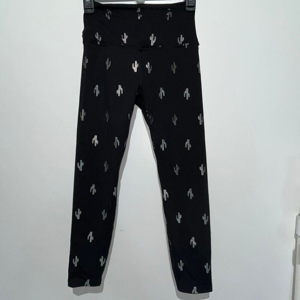 Beyond Yoga Women's Black White Cactus Print High Waist Cropped Leggings Size XS